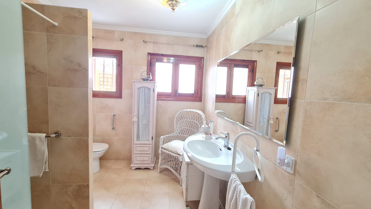 4 Bed Townhouse for sale in Elda Costa Blanca, Alicante, Spain