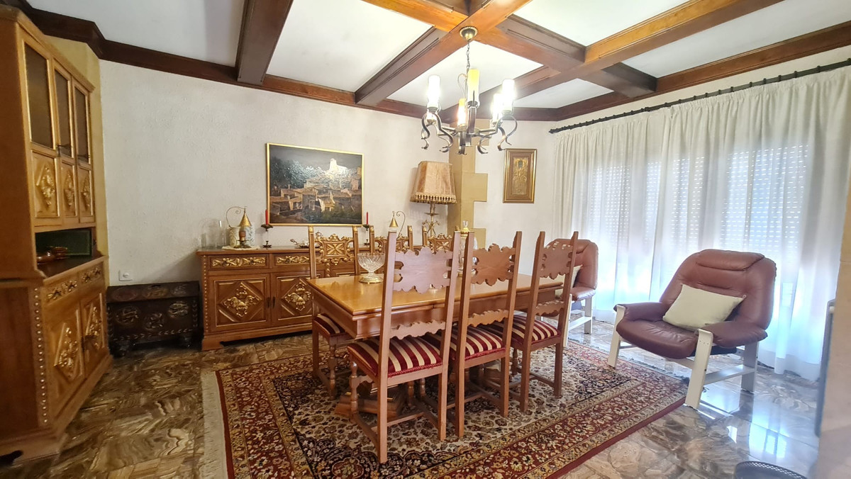 4 Bed Townhouse for sale in Elda Costa Blanca, Alicante, Spain