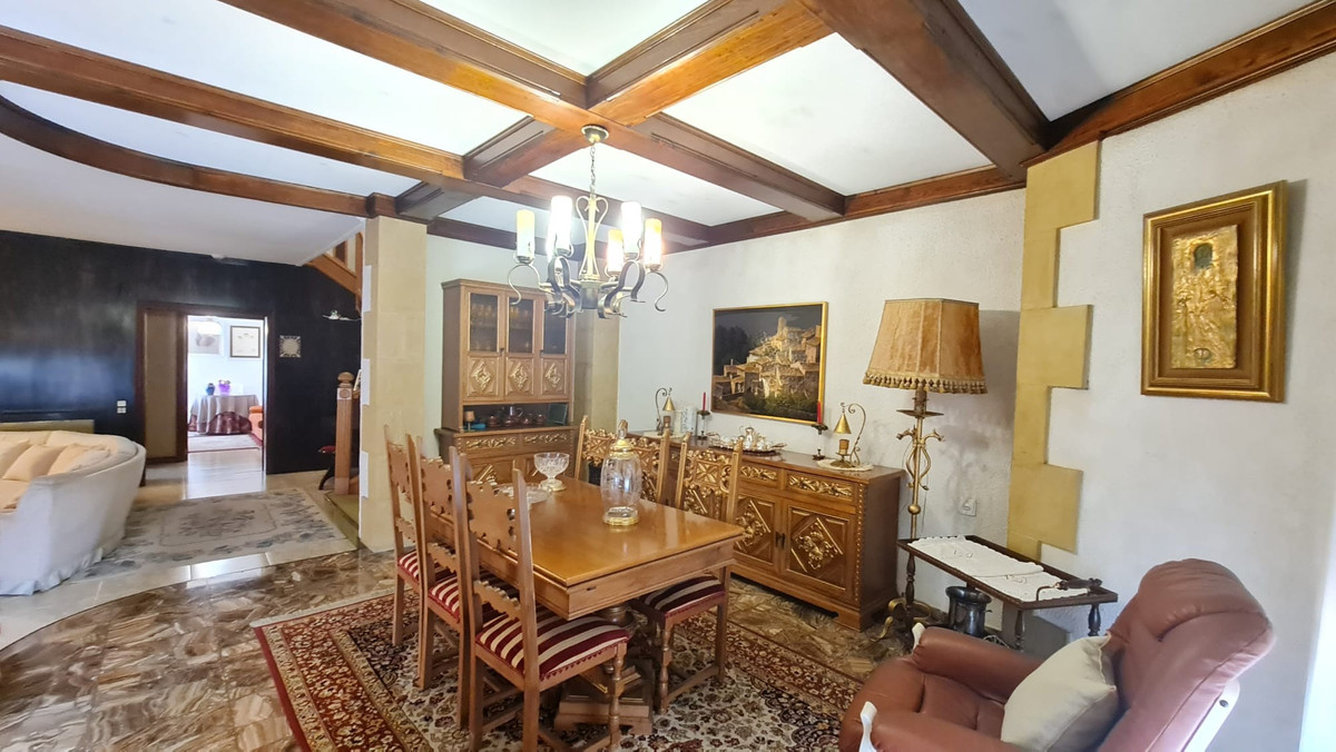 4 Bed Townhouse for sale in Elda Costa Blanca, Alicante, Spain