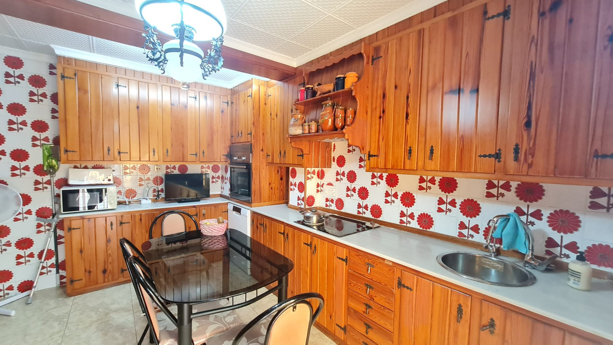 4 Bed Townhouse for sale in Elda Costa Blanca, Alicante, Spain