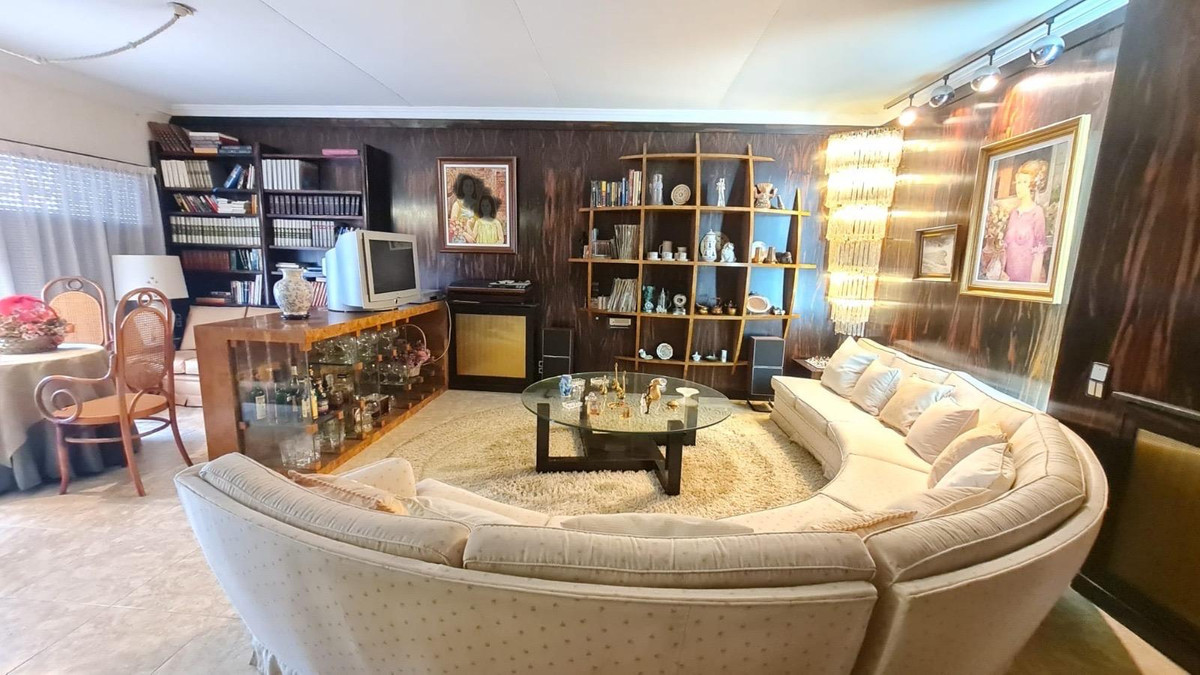 4 Bed Townhouse for sale in Elda Costa Blanca, Alicante, Spain