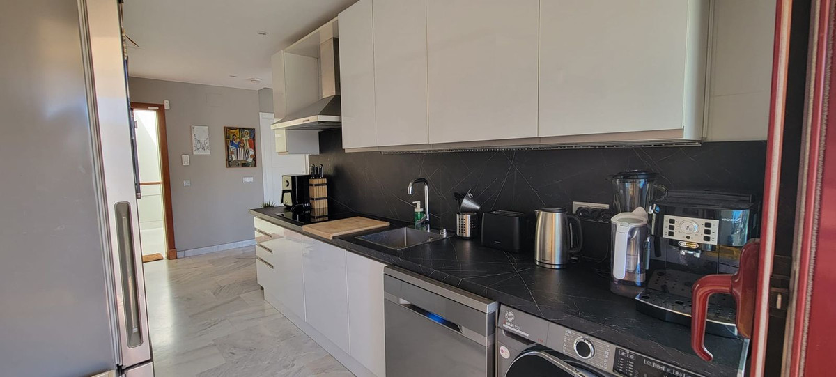 3 Bed Apartment for sale in Benahavís Costa Del Sol, Málaga, Spain