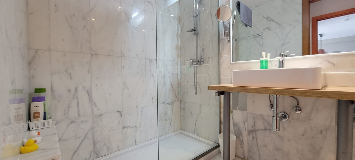 3 Bed Apartment for sale in Benahavís Costa Del Sol, Málaga, Spain
