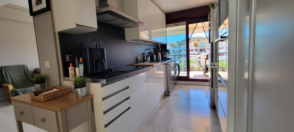 3 Bed Apartment for sale in Benahavís Costa Del Sol, Málaga, Spain