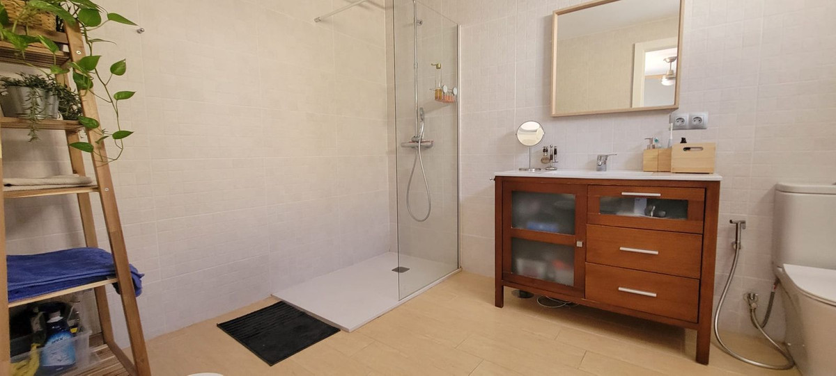 3 Bed Apartment for sale in Benahavís Costa Del Sol, Málaga, Spain