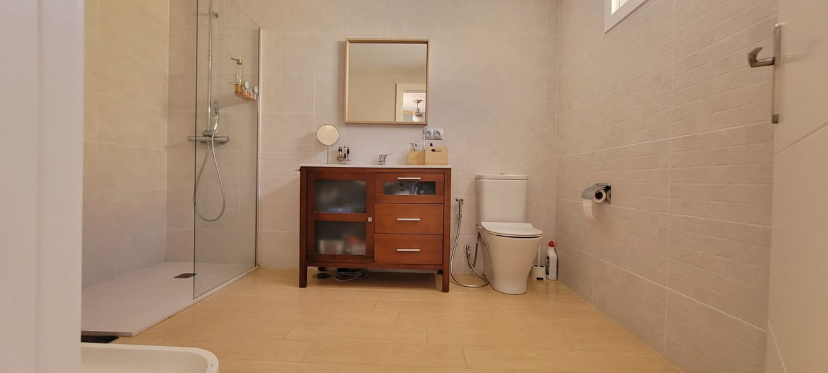 3 Bed Apartment for sale in Benahavís Costa Del Sol, Málaga, Spain