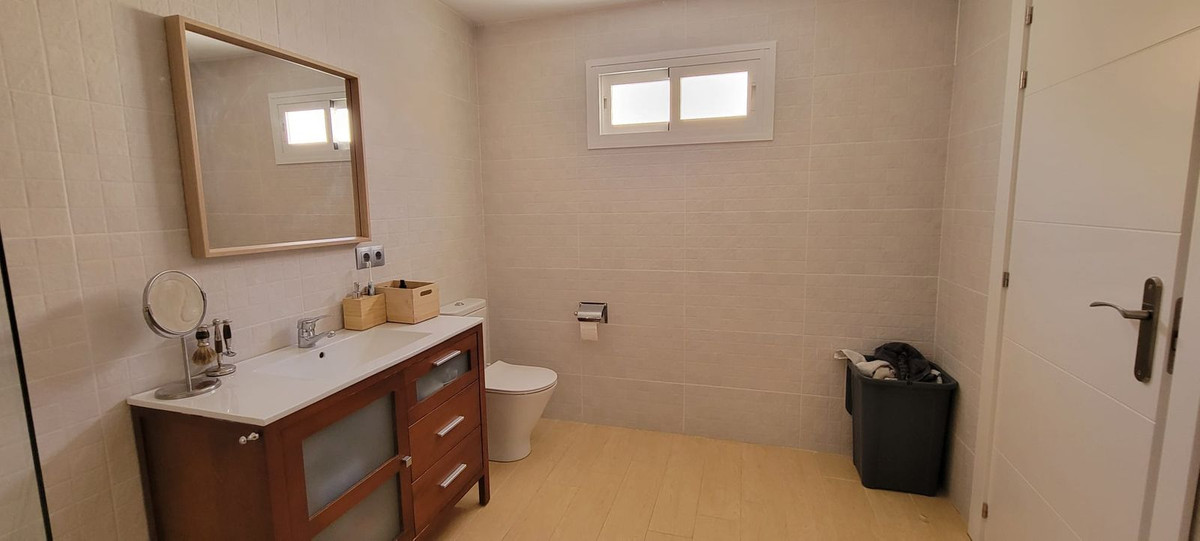 3 Bed Apartment for sale in Benahavís Costa Del Sol, Málaga, Spain