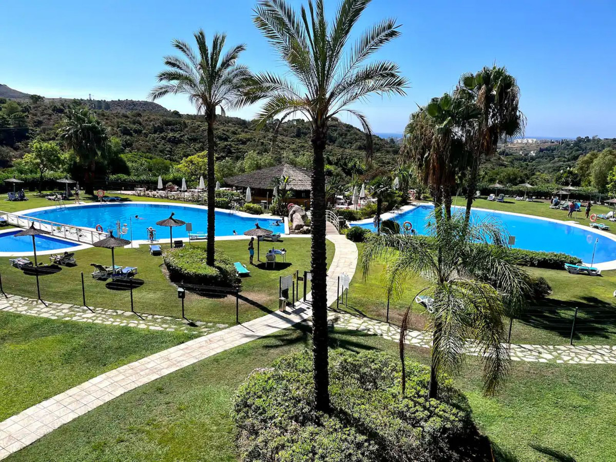 3 Bed Apartment for sale in Benahavís Costa Del Sol, Málaga, Spain