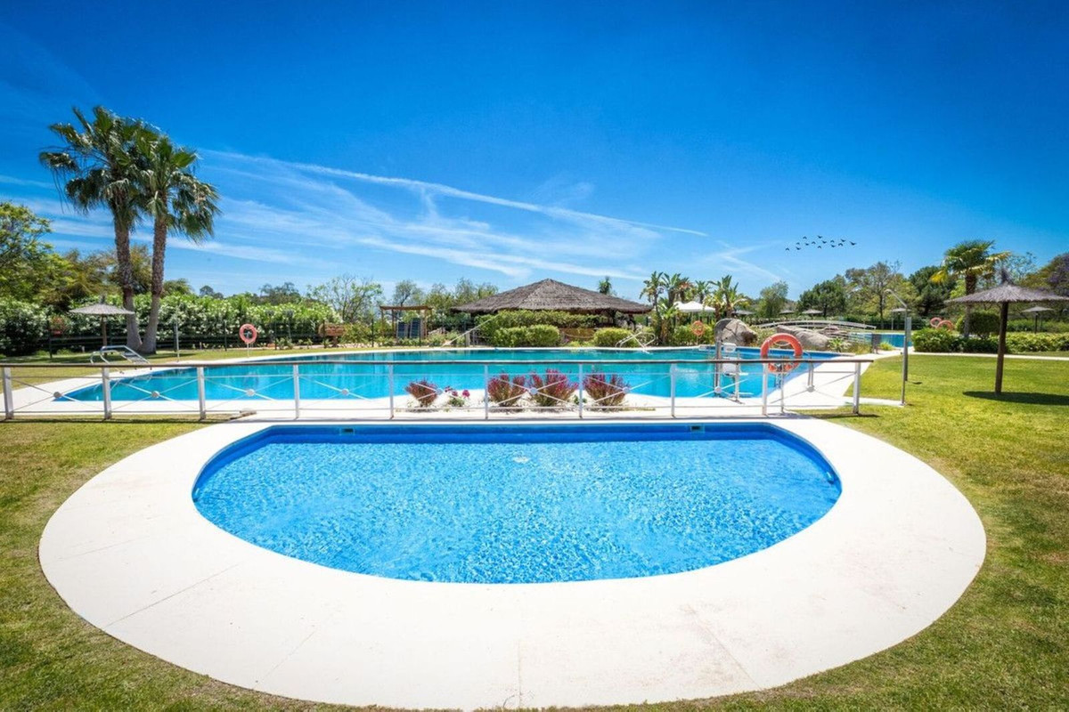 3 Bed Apartment for sale in Benahavís Costa Del Sol, Málaga, Spain