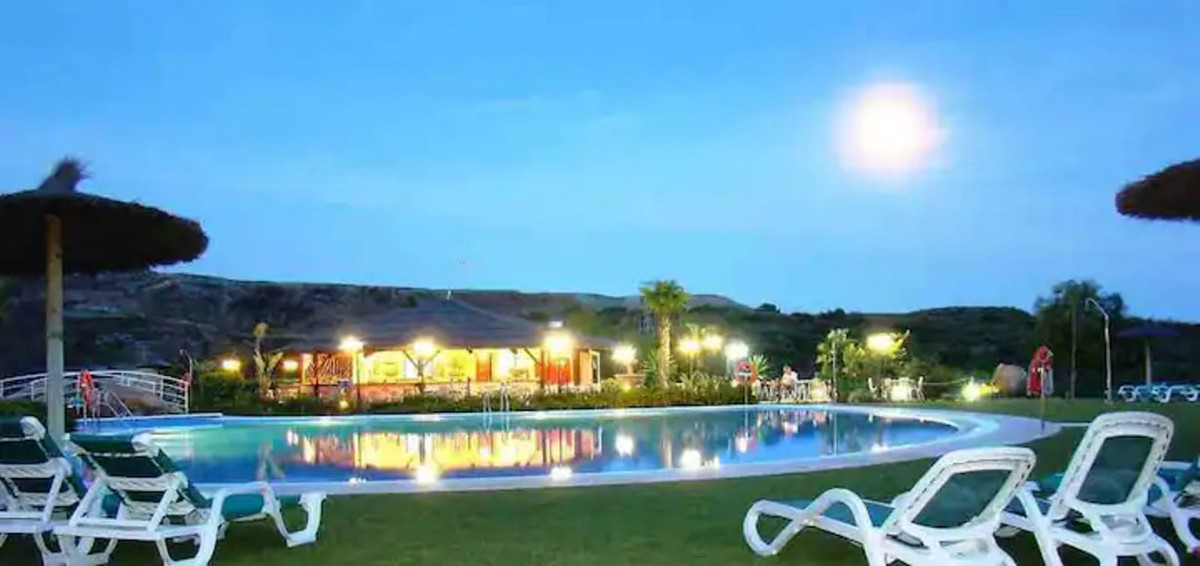3 Bed Apartment for sale in Benahavís Costa Del Sol, Málaga, Spain