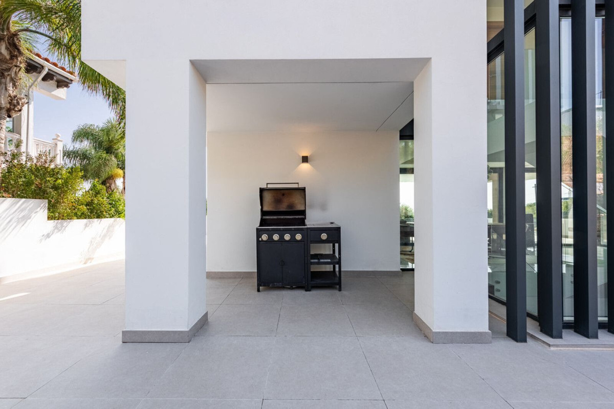 3 Bed Townhouse for sale in Estepona Costa Del Sol, Málaga, Spain