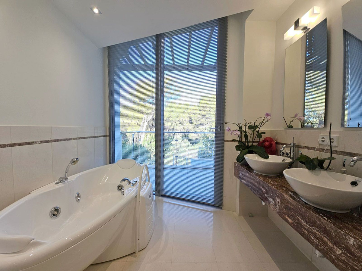 4 Bed Townhouse for sale in Sierra Blanca Costa Del Sol, Málaga, Spain