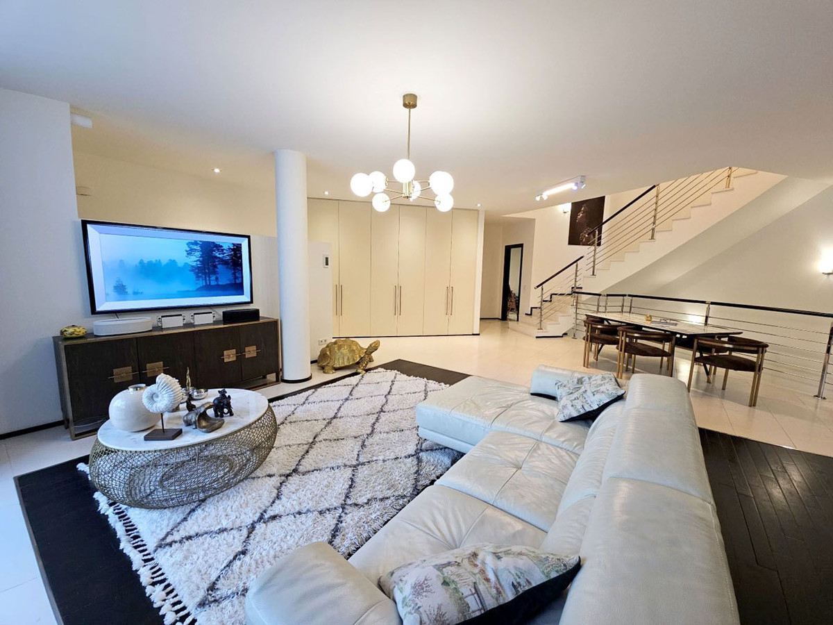 4 Bed Townhouse for sale in Sierra Blanca Costa Del Sol, Málaga, Spain