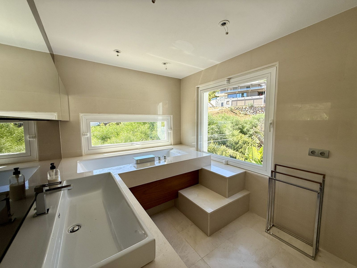 Se vende Villa - Chalet de 4 dormitorios en Costa Del Sol, Málaga, España
