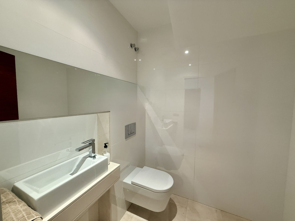 Se vende Villa - Chalet de 4 dormitorios en Costa Del Sol, Málaga, España