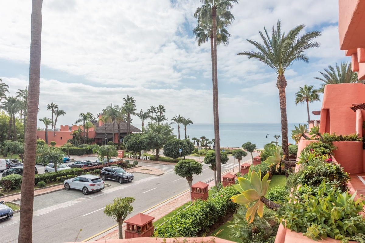 3 Bed Apartment for sale in New Golden Mile Costa Del Sol, Málaga, Spain