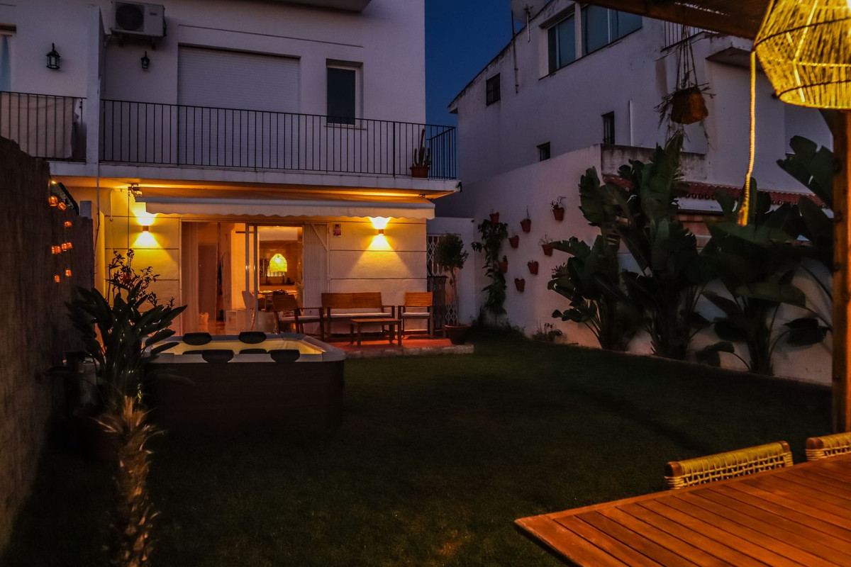 4 Bed Townhouse for sale in Nueva Andalucía Costa Del Sol, Málaga, Spain