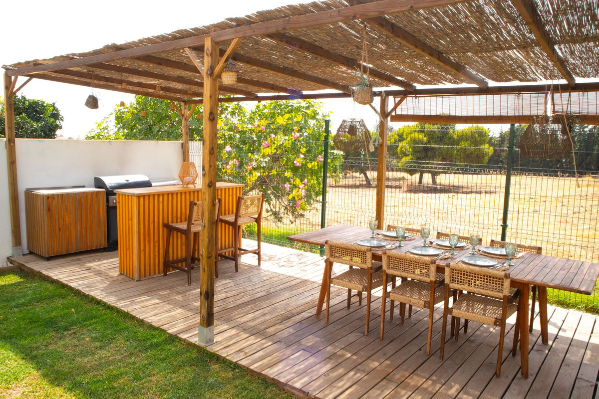 4 Bed Townhouse for sale in Nueva Andalucía Costa Del Sol, Málaga, Spain