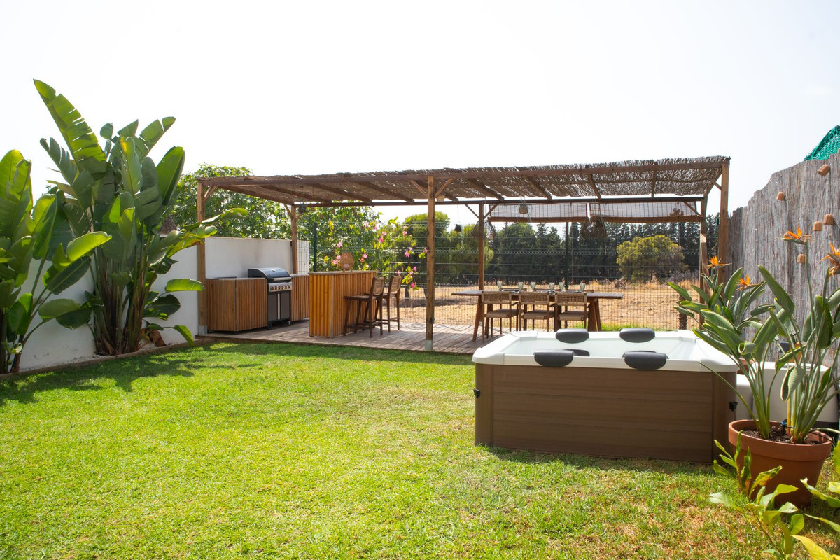 4 Bed Townhouse for sale in Nueva Andalucía Costa Del Sol, Málaga, Spain