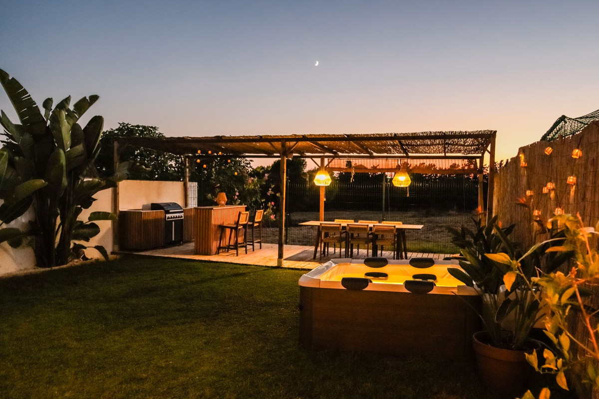 4 Bed Townhouse for sale in Nueva Andalucía Costa Del Sol, Málaga, Spain