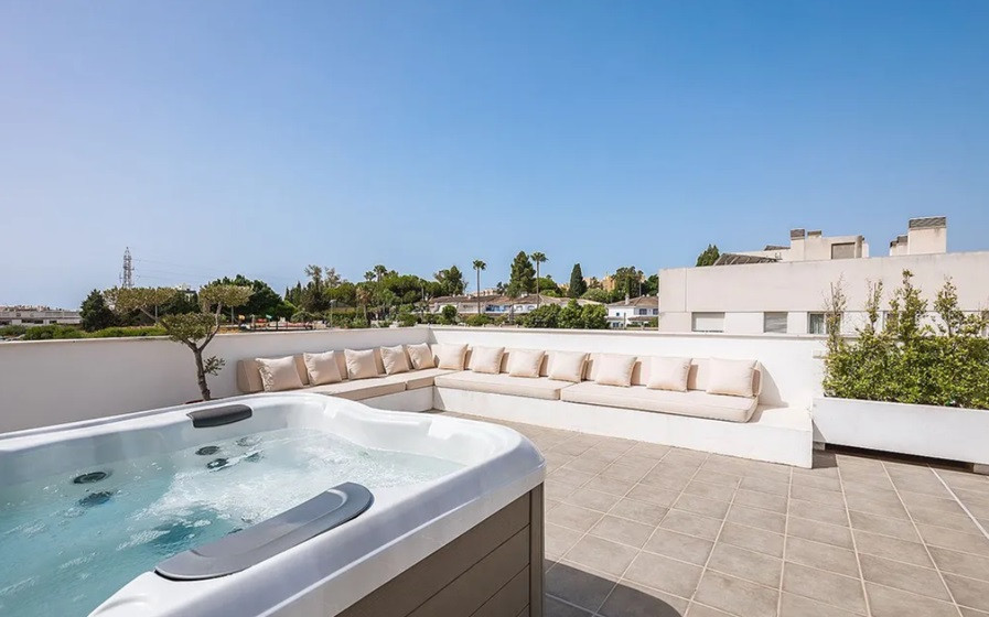 4 Bed Apartment for sale in San Pedro De Alcántara Costa Del Sol, Málaga, Spain