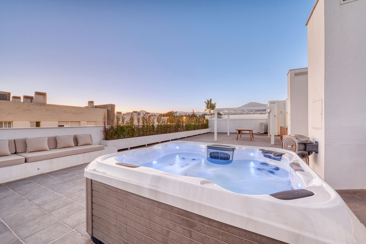 4 Bed Apartment for sale in San Pedro De Alcántara Costa Del Sol, Málaga, Spain