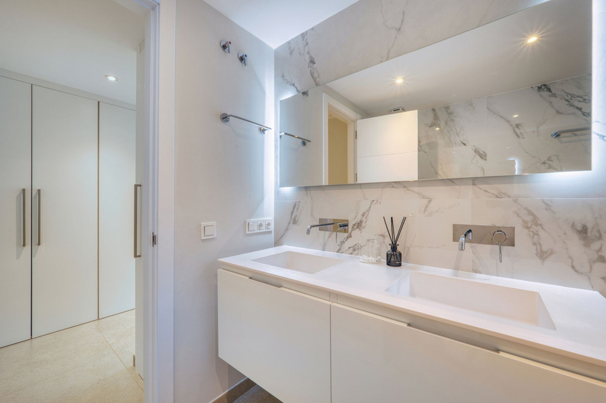 4 Bed Apartment for sale in San Pedro De Alcántara Costa Del Sol, Málaga, Spain