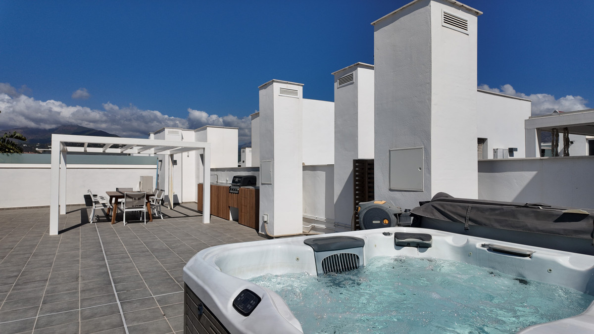 4 Bed Apartment for sale in San Pedro De Alcántara Costa Del Sol, Málaga, Spain