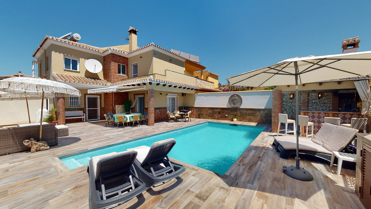 3 Bed Townhouse for sale in Torre Del Mar Costa Del Sol East, Málaga, Spain