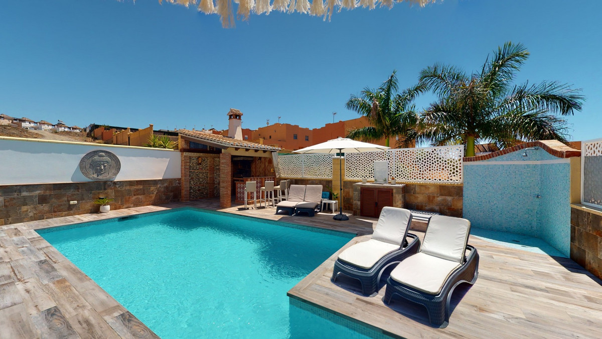 3 Bed Townhouse for sale in Torre Del Mar Costa Del Sol East, Málaga, Spain