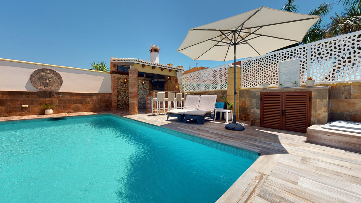 3 Bed Townhouse for sale in Torre Del Mar Costa Del Sol East, Málaga, Spain