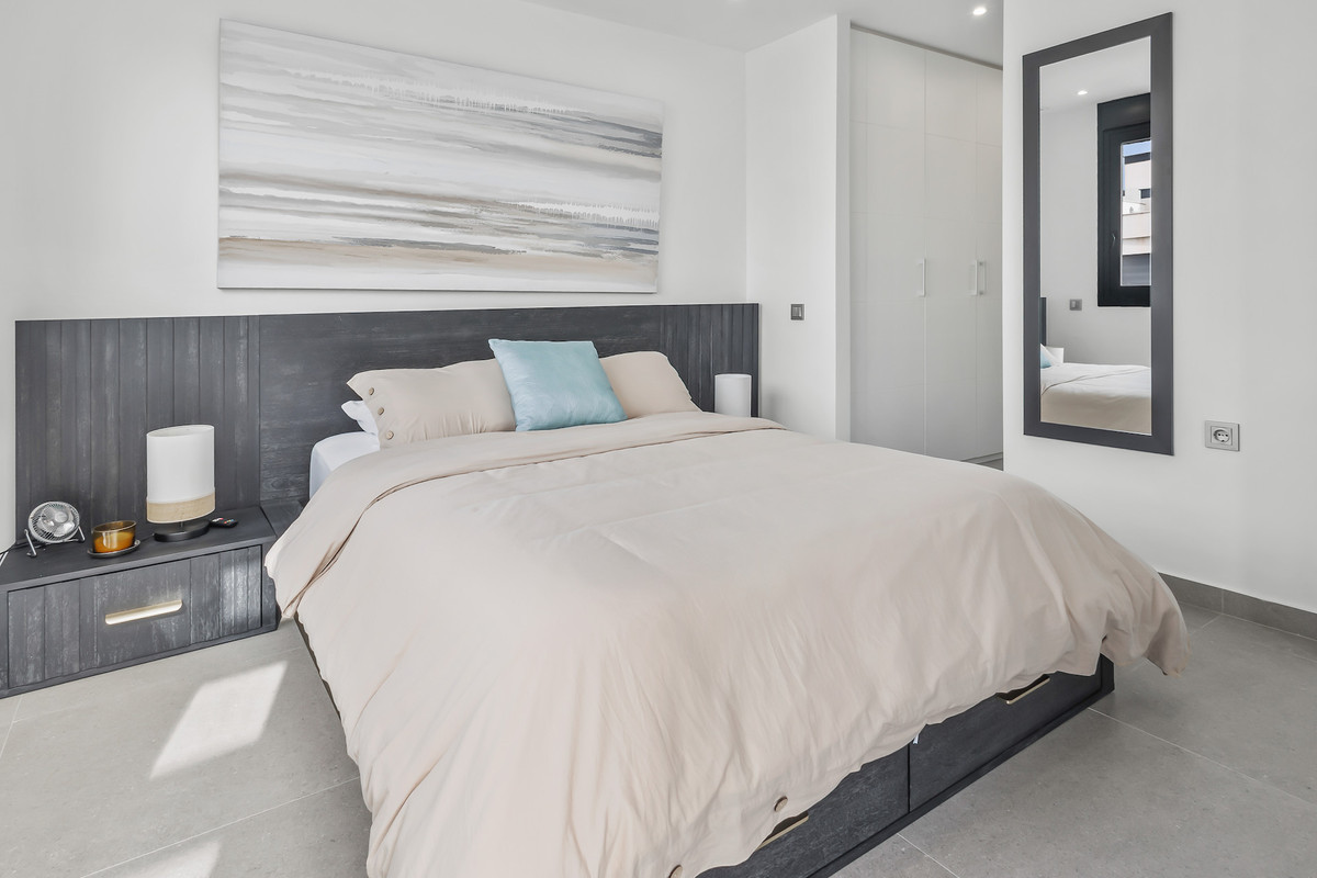 Se vende Villa - Chalet de 4 dormitorios en Costa Blanca, Alicante, España