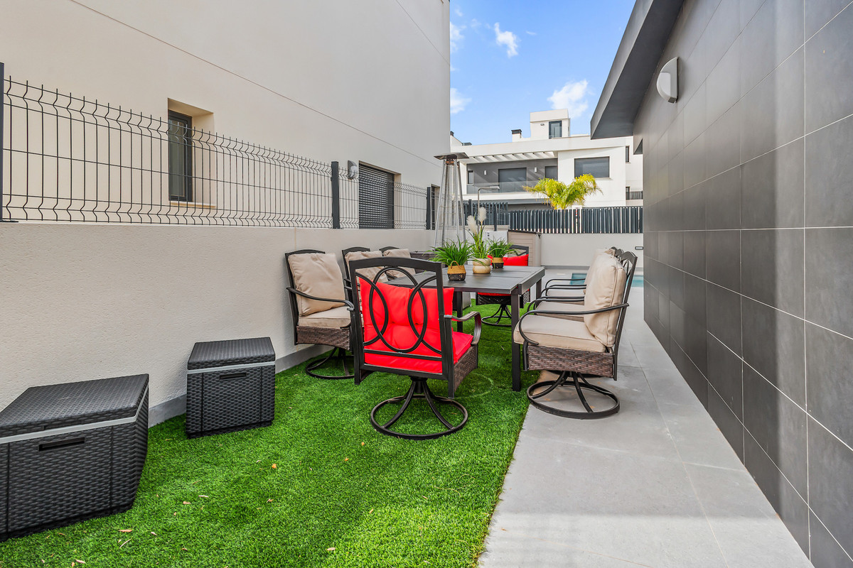 Se vende Villa - Chalet de 4 dormitorios en Costa Blanca, Alicante, España