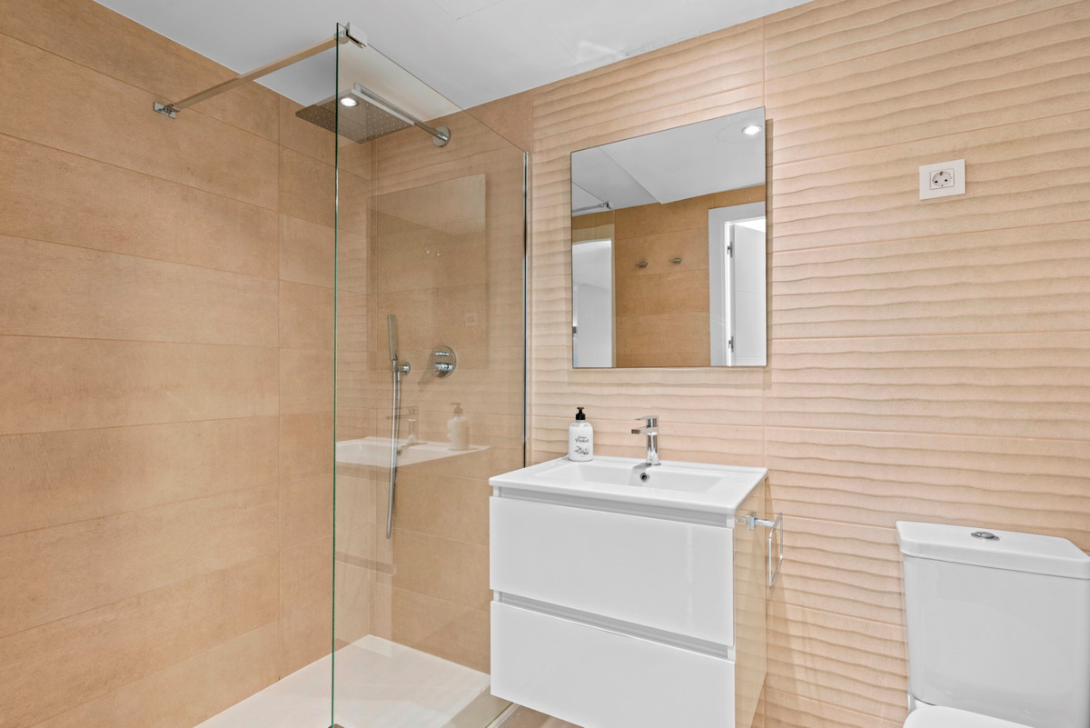 Se vende Apartamento Planta Media de 2 dormitorios en Costa Blanca, Alicante, España