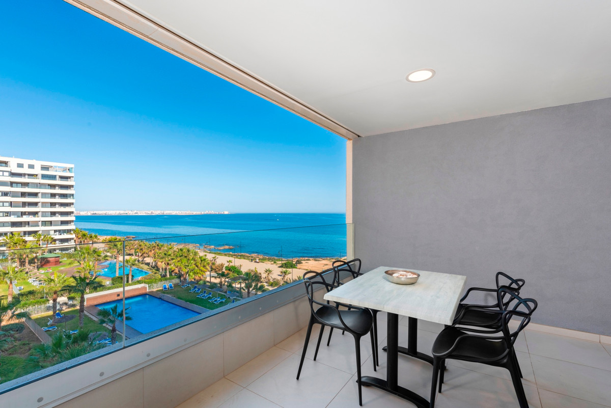 Se vende Apartamento Planta Media de 2 dormitorios en Costa Blanca, Alicante, España