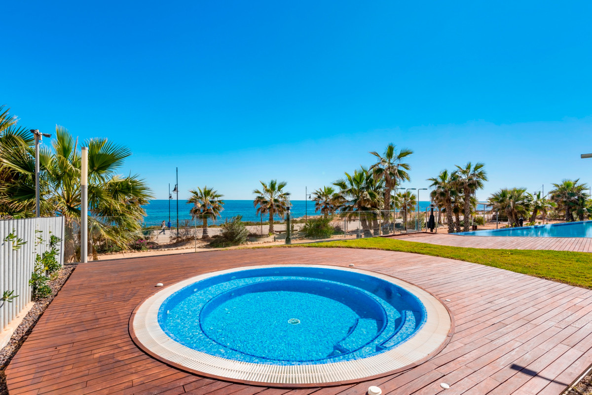 Se vende Apartamento Planta Media de 2 dormitorios en Costa Blanca, Alicante, España