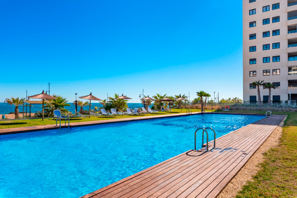 Se vende Apartamento Planta Media de 2 dormitorios en Costa Blanca, Alicante, España