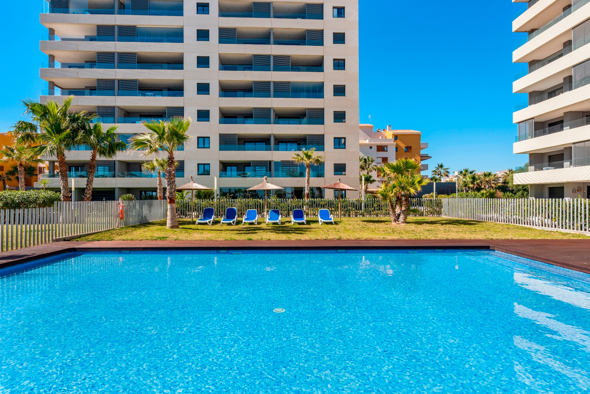 Se vende Apartamento Planta Media de 2 dormitorios en Costa Blanca, Alicante, España