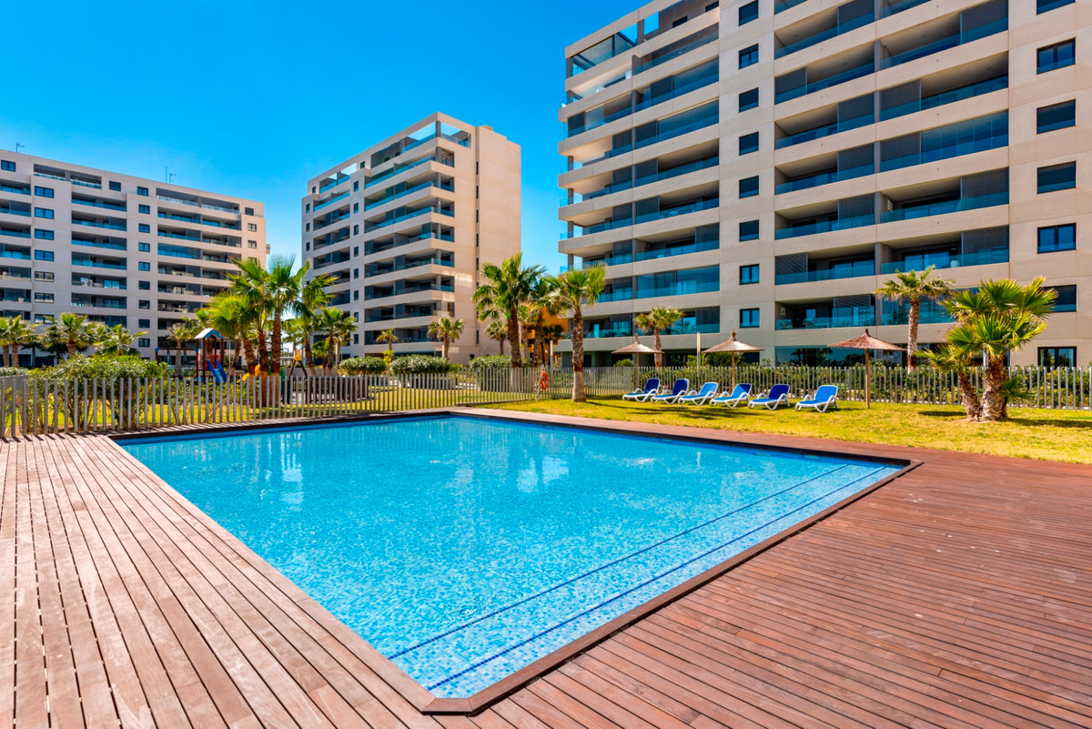 Se vende Apartamento Planta Media de 2 dormitorios en Costa Blanca, Alicante, España