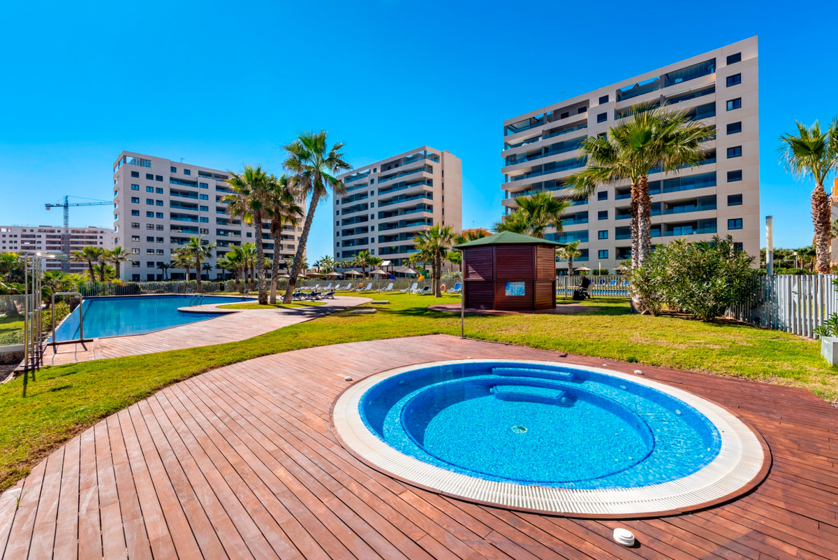 Se vende Apartamento Planta Media de 2 dormitorios en Costa Blanca, Alicante, España