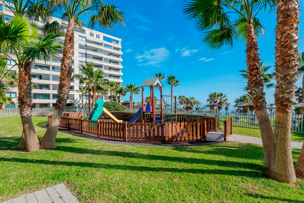 Se vende Apartamento Planta Media de 2 dormitorios en Costa Blanca, Alicante, España