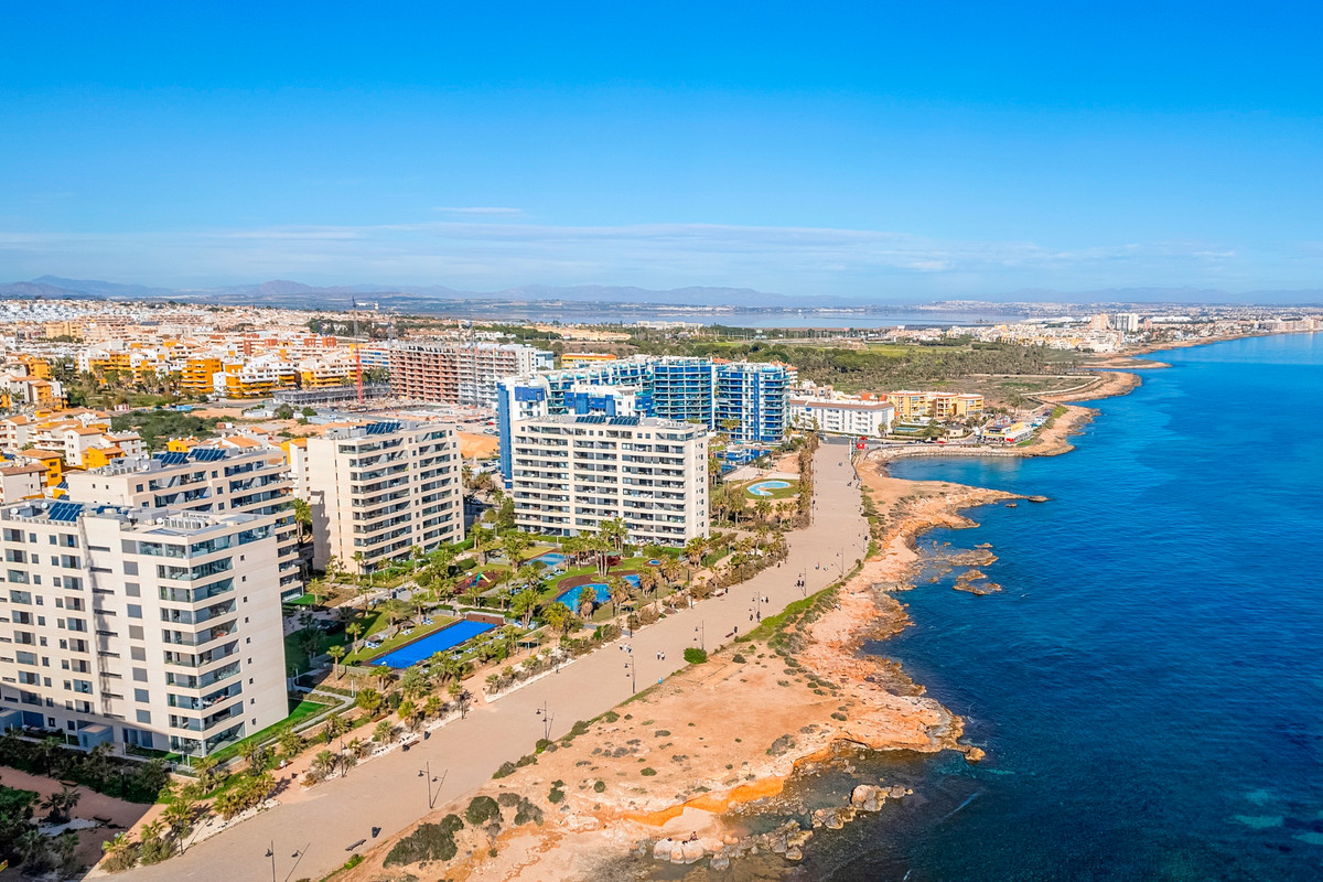 Se vende Apartamento Planta Media de 2 dormitorios en Costa Blanca, Alicante, España