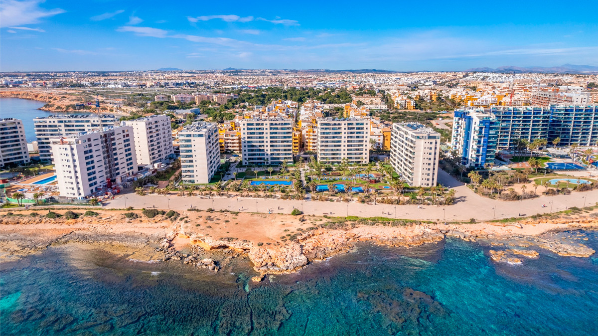 Se vende Apartamento Planta Media de 2 dormitorios en Costa Blanca, Alicante, España
