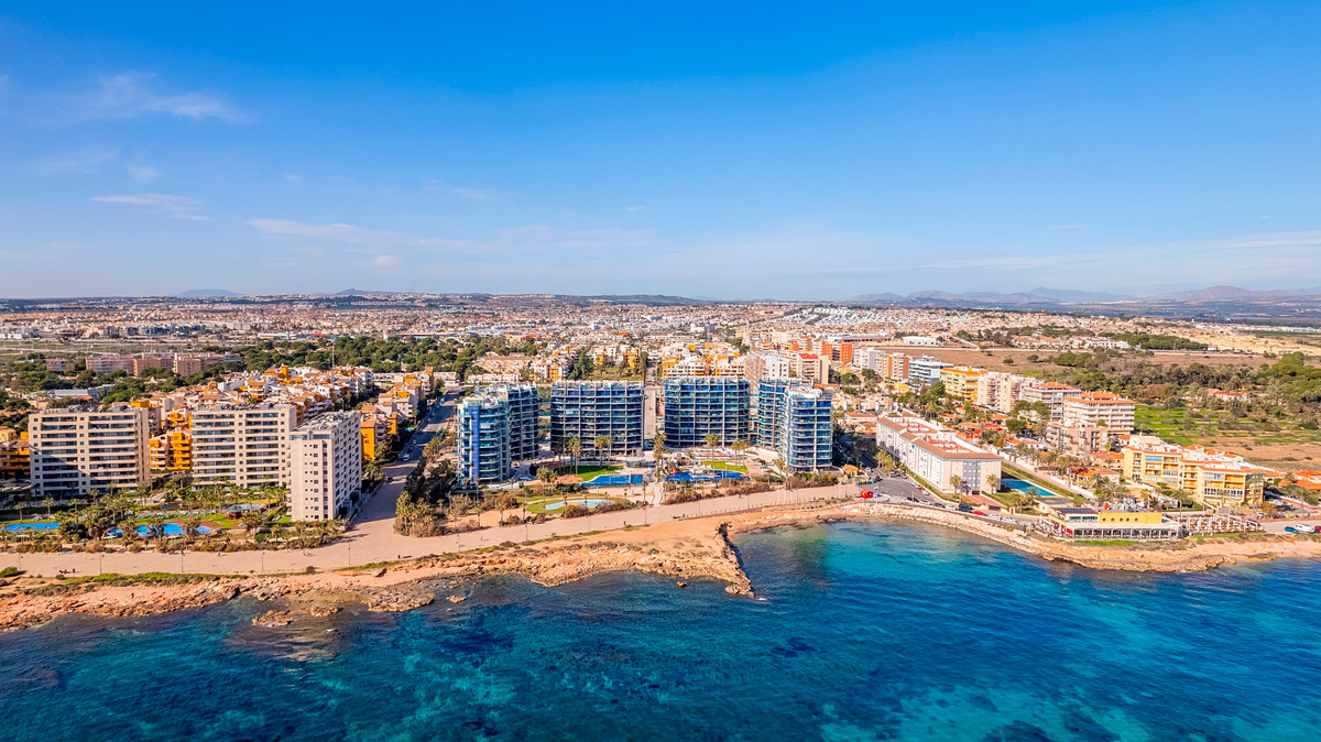 Se vende Apartamento Planta Media de 2 dormitorios en Costa Blanca, Alicante, España