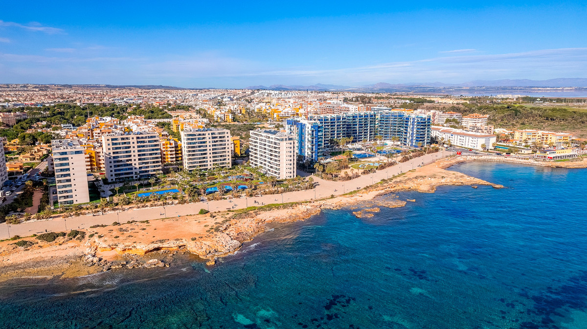 Se vende Apartamento Planta Media de 2 dormitorios en Costa Blanca, Alicante, España