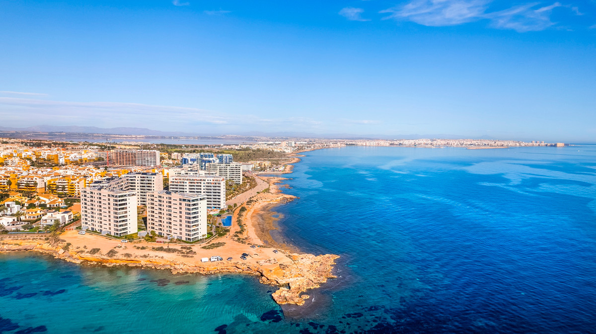 Se vende Apartamento Planta Media de 2 dormitorios en Costa Blanca, Alicante, España