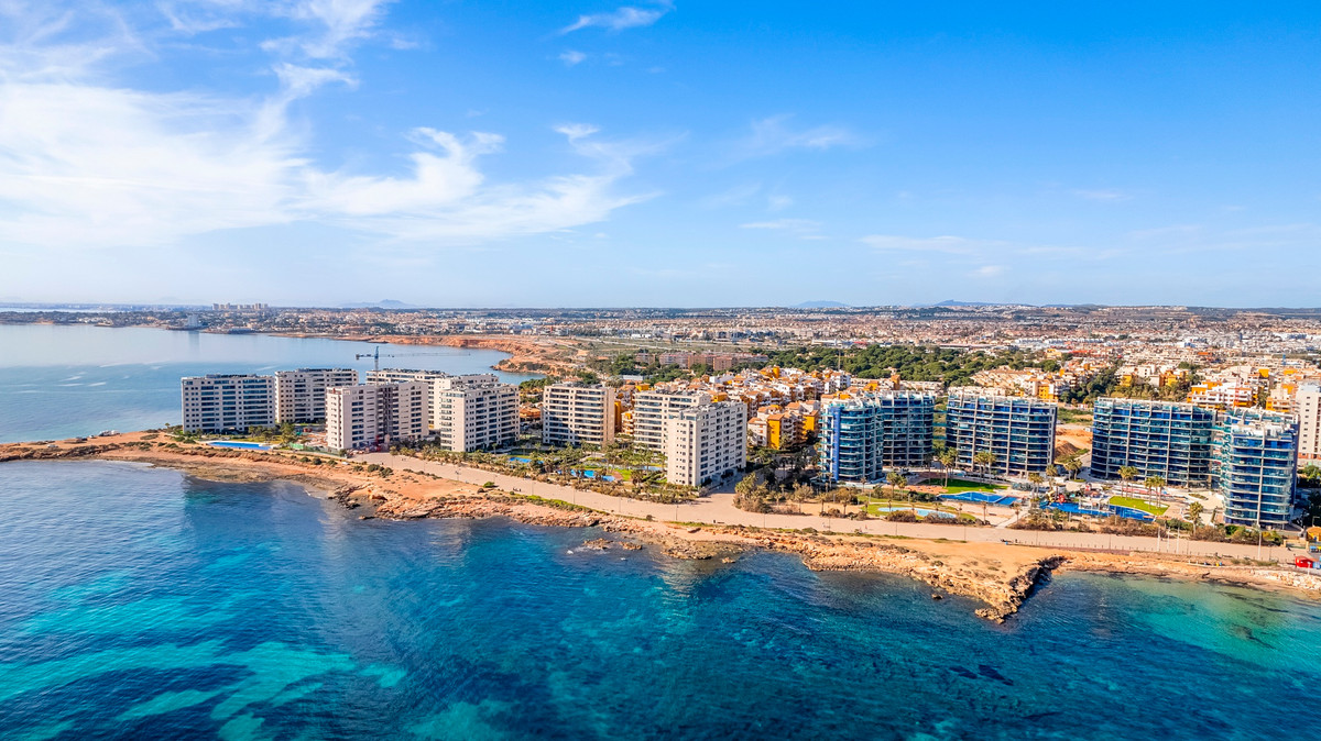 Se vende Apartamento Planta Media de 2 dormitorios en Costa Blanca, Alicante, España
