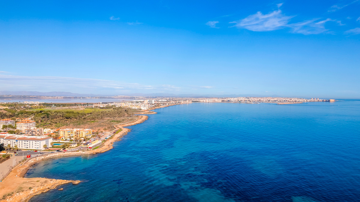 Se vende Apartamento Planta Media de 2 dormitorios en Costa Blanca, Alicante, España
