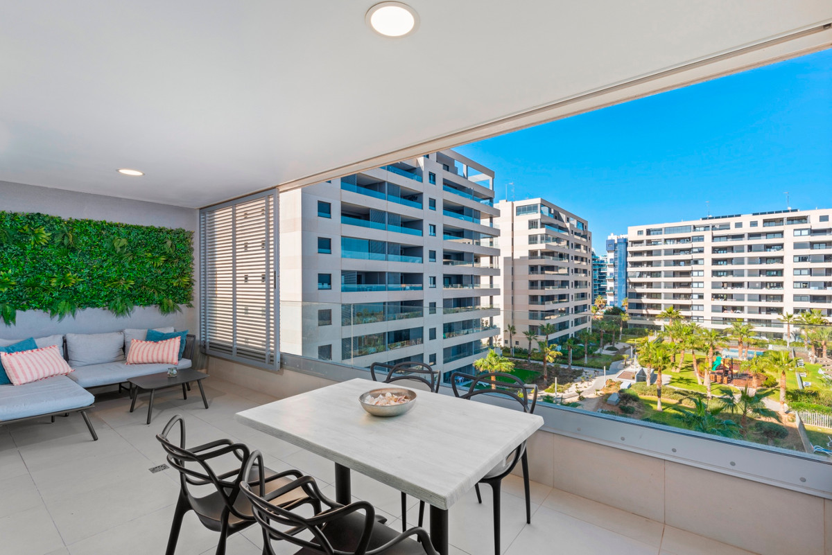 Se vende Apartamento Planta Media de 2 dormitorios en Costa Blanca, Alicante, España