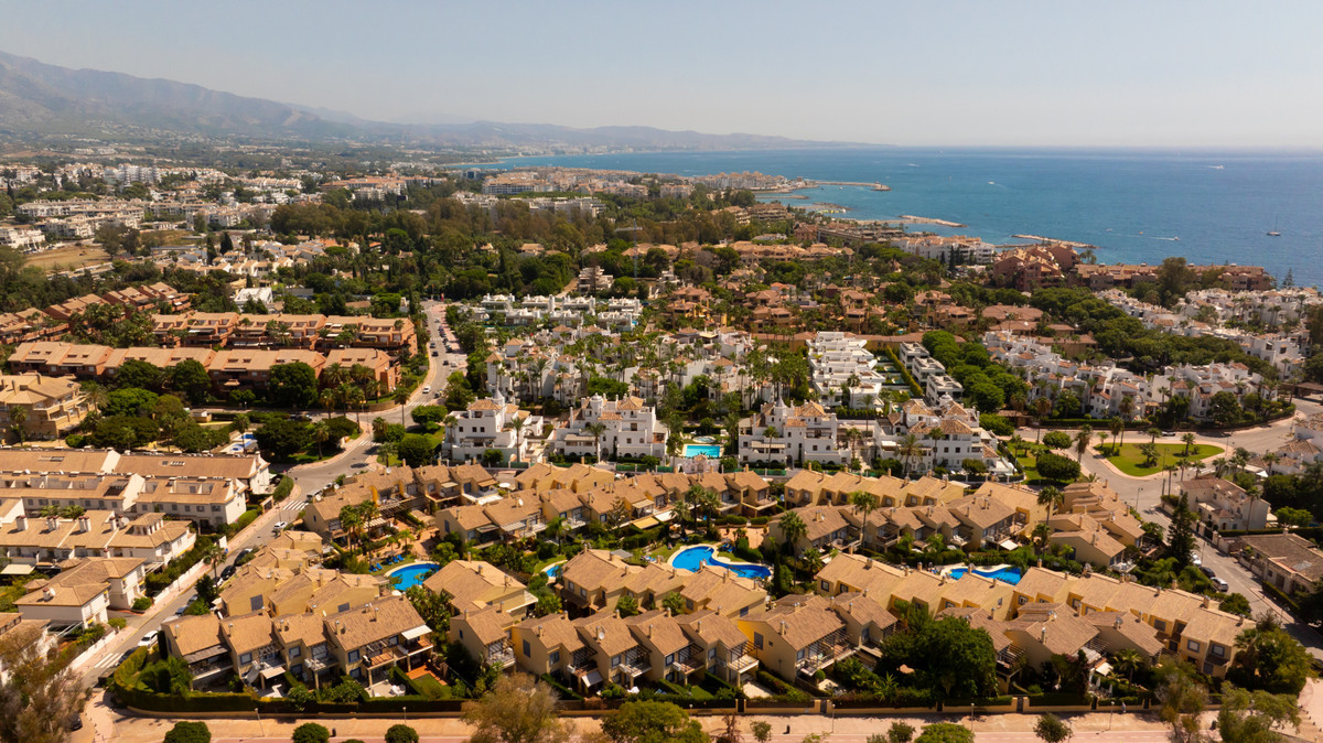 4 Bed Townhouse for sale in Puerto Banús Costa Del Sol, Málaga, Spain